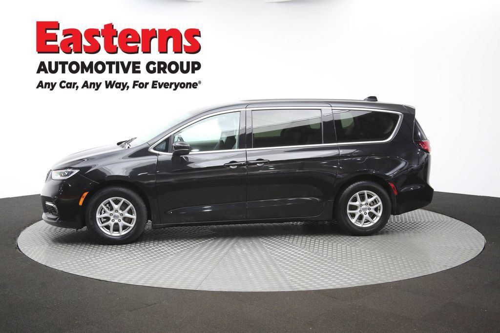 Used 2023 Chrysler Pacifica Touring-L FWD image 61