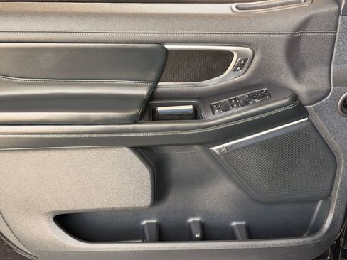Used 2025 Ford Expedition Platinum w/ Stealth Appearance Package AWD/4WD image 3
