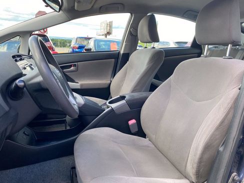 Used 2013 Toyota Prius Two FWD image 12