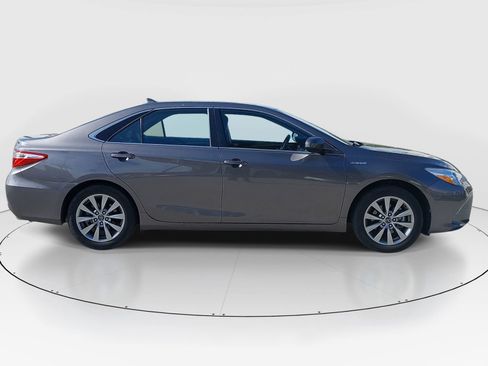 Used 2017 Toyota Camry XLE w/ Moonroof Package image 8