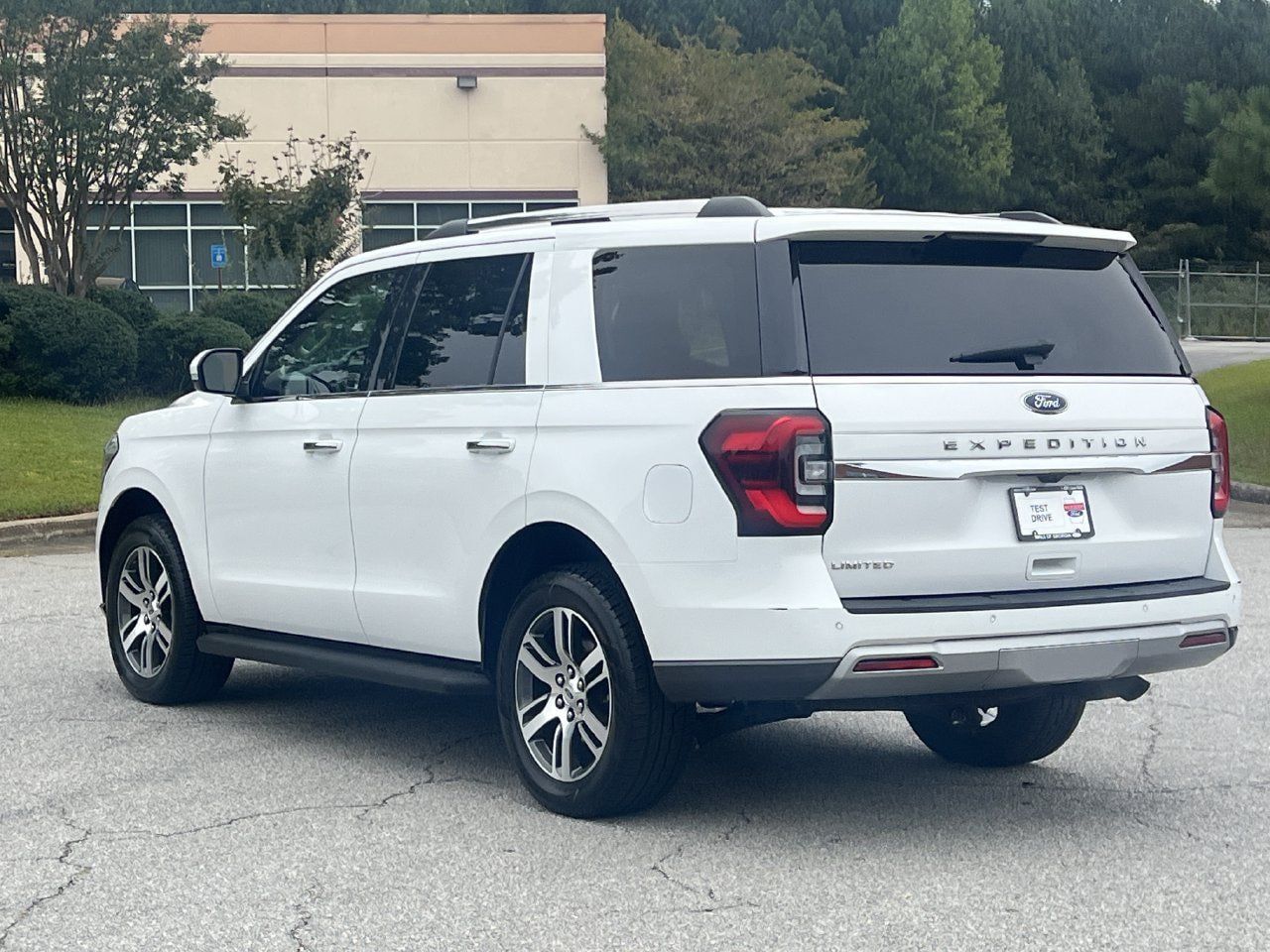 Used 2024 Ford Expedition Limited RWD image 2
