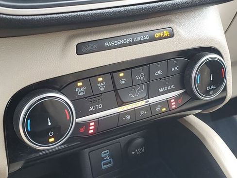 Used 2022 Ford Escape SEL image 18