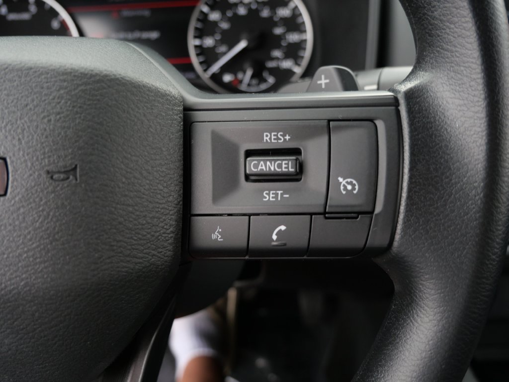 Used 2025 Nissan Rogue S AWD/4WD image 26