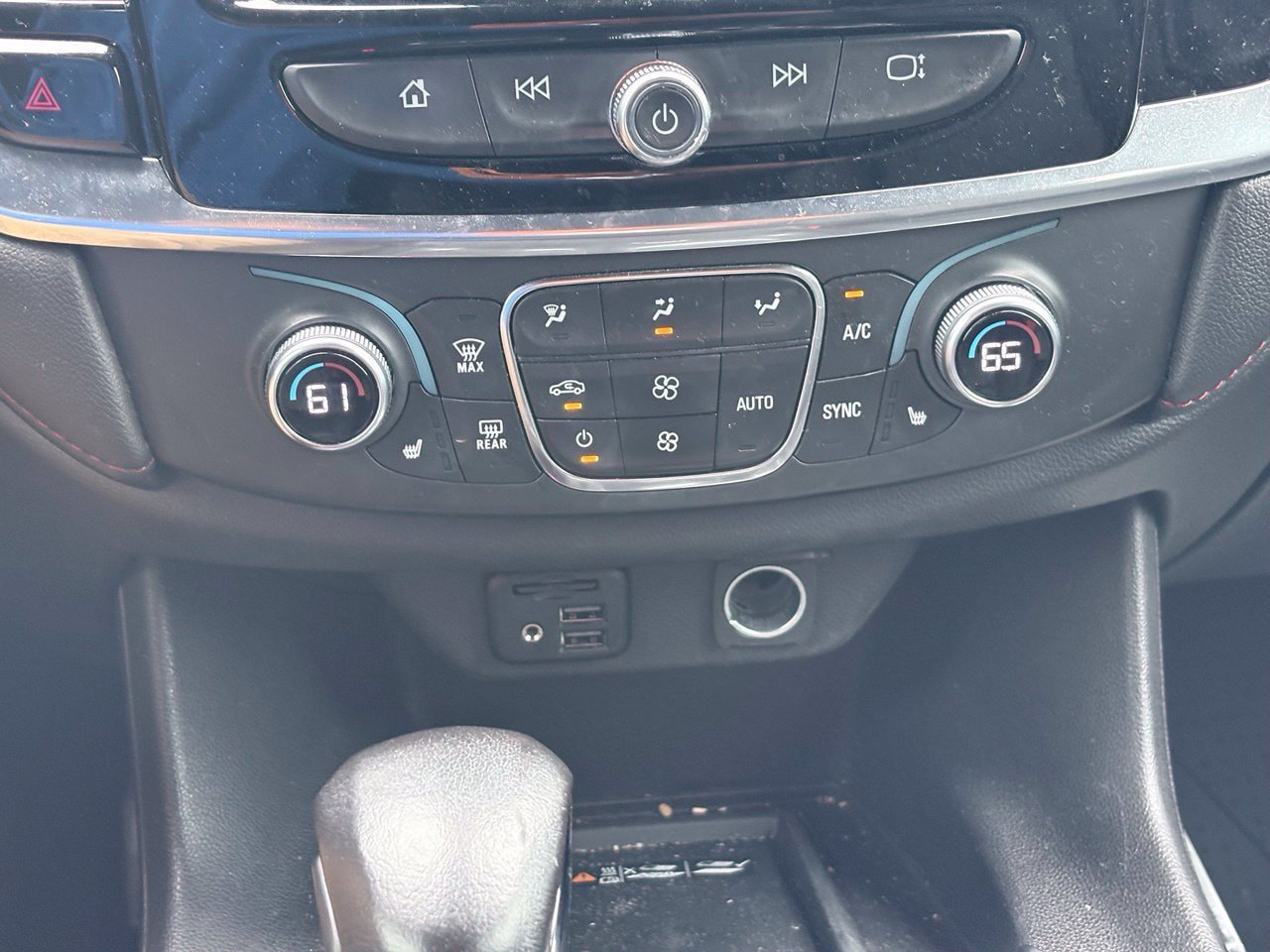 Used 2022 Chevrolet Traverse RS w/ LPO, Floor Liner Package FWD image 11