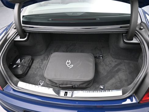 Used 2025 Bentley Flying Spur Plug-In Hybrid image 37