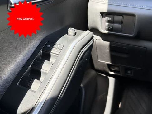 Used 2022 Toyota Highlander XLE image 15