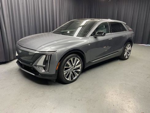 Used 2023 Cadillac Lyriq Luxury image 2