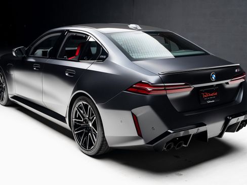 Used 2025 BMW M5 w/ Carbon Package image 23