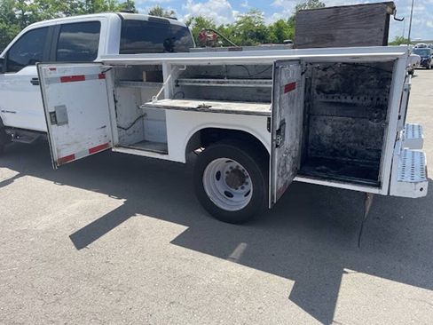 Used 2022 Ford F550 4x4 Crew Cab Super Duty w/ Power Equipment Group image 7