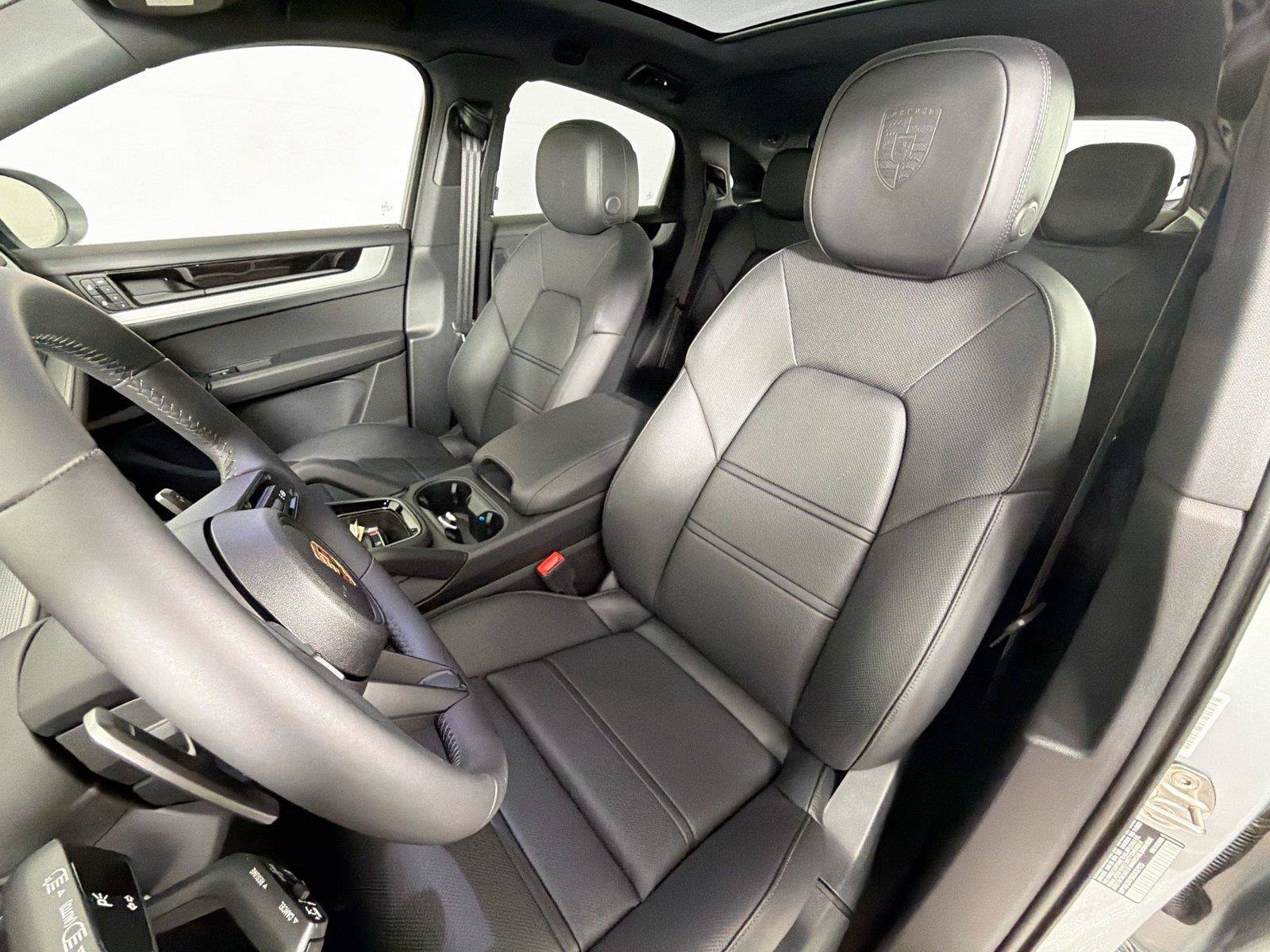 Certified 2025 Porsche Cayenne Coupe AWD/4WD image 5