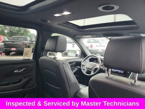 Used 2023 Chevrolet Traverse RS AWD/4WD image 24