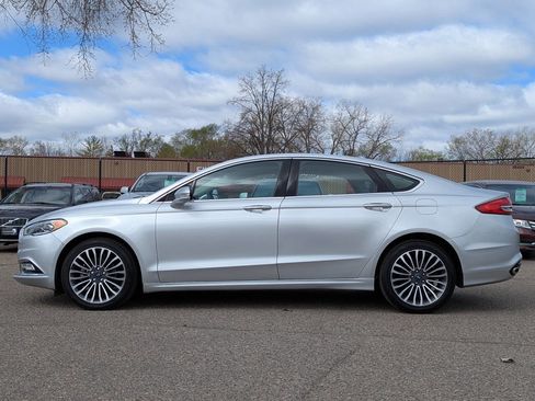 Used 2017 Ford Fusion SE w/ Fusion SE Technology Package image 9