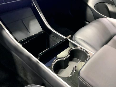Used 2020 Tesla Model 3 Standard Range RWD image 15