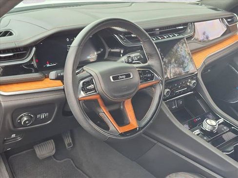 Used 2023 Jeep Grand Cherokee L Summit AWD/4WD image 9