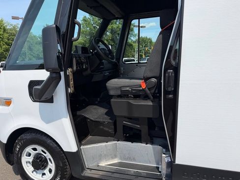 Used 2024 Chevrolet Brightdrop 600 w/ Commercial Equipment Package AWD/4WD image 11