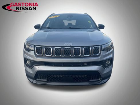 Used 2024 Jeep Compass Latitude image 6