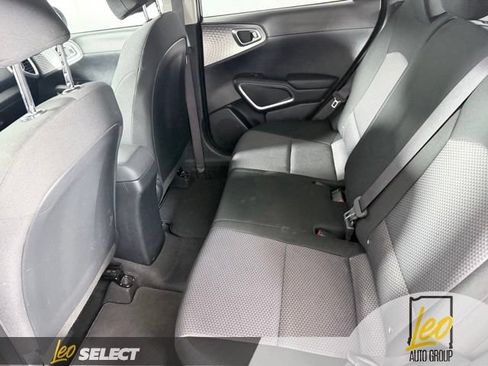 Used 2025 Kia Soul LX FWD image 9