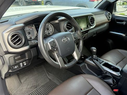 Used 2017 Toyota Tacoma Limited w/ Tow Package AWD/4WD image 31
