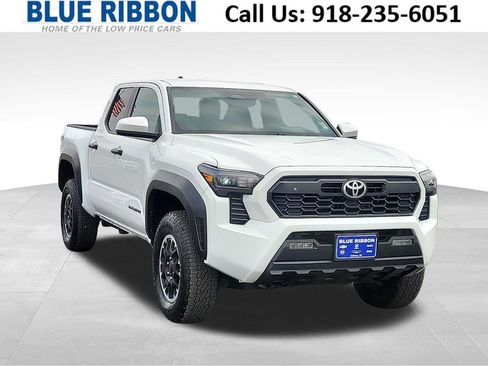 Used 2025 Toyota Tacoma TRD Off-Road image 1