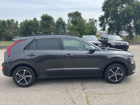 Used 2024 Kia Niro LX FWD image 2