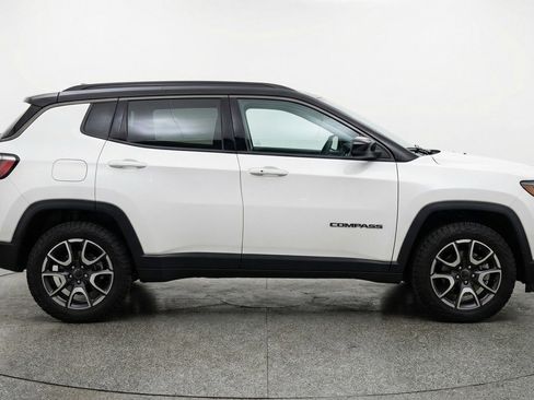 Used 2025 Jeep Compass Trailhawk AWD/4WD image 11