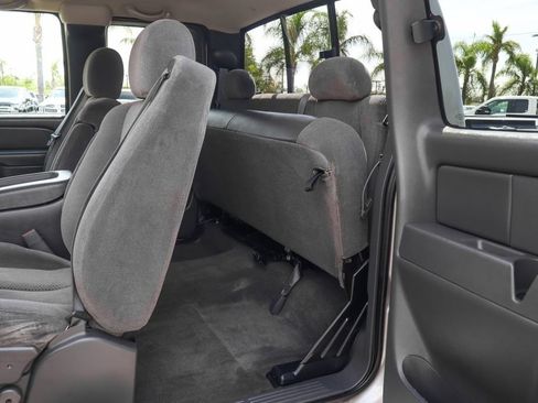 Used 2006 Chevrolet Silverado 2500 LT w/ Heavy-Duty Power Package image 25