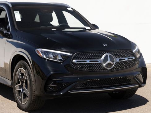Used 2026 Mercedes-Benz GLC 300 image 3