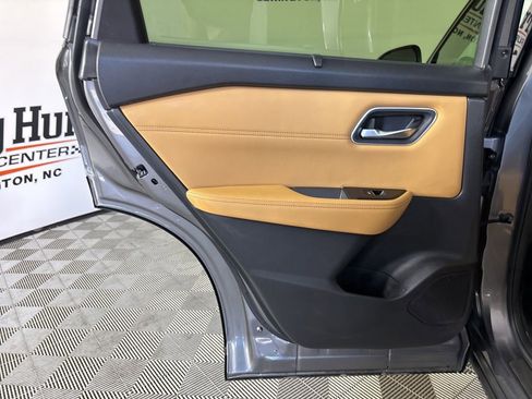 Used 2023 Nissan Rogue Platinum w/ Platinum Premium Package image 24