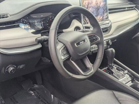 Used 2024 Jeep Compass Limited image 10