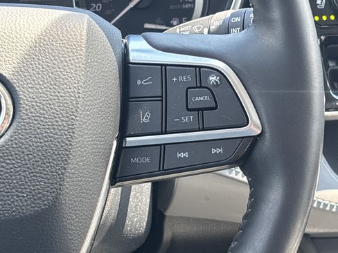 Used 2020 Toyota Highlander Limited AWD/4WD image 9