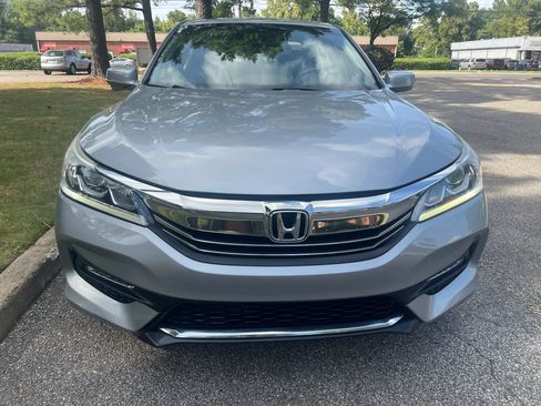 Used 2017 Honda Accord EX image 8