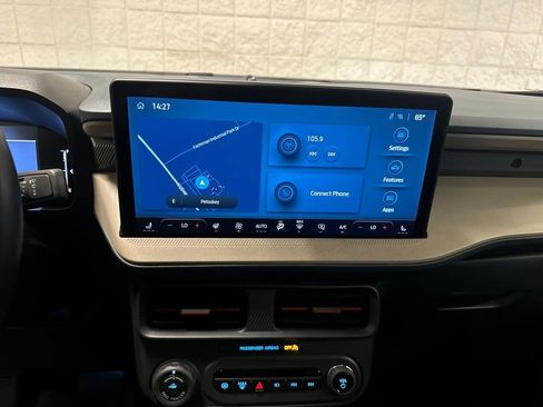 Used 2025 Ford Maverick Lariat w/ 4K Tow Package AWD/4WD image 29