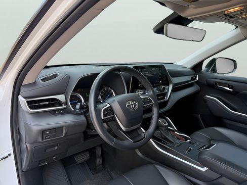 Used 2022 Toyota Highlander XLE AWD/4WD image 15