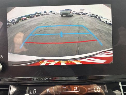 Used 2025 Toyota Sienna LE AWD/4WD image 19