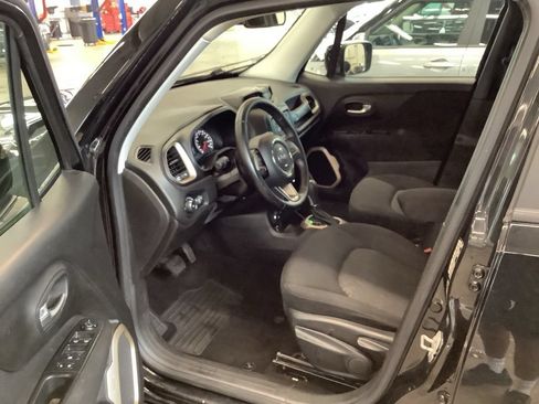 Used 2017 Jeep Renegade Latitude AWD/4WD image 16