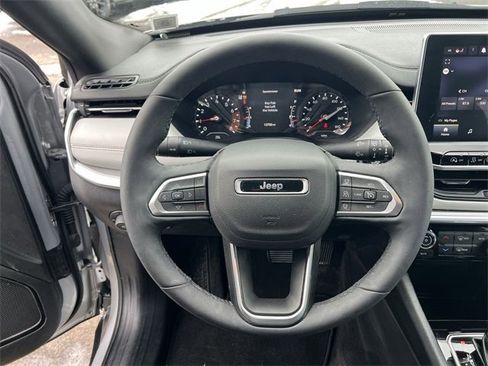 Used 2024 Jeep Compass Limited image 20