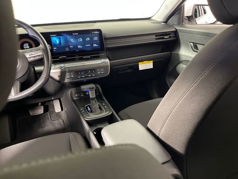 Certified 2025 Hyundai Kona SEL AWD/4WD image 17