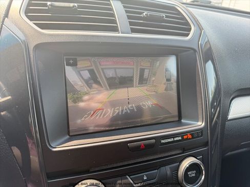 Used 2018 Ford Explorer XLT w/ Equipment Group 201A AWD/4WD image 13
