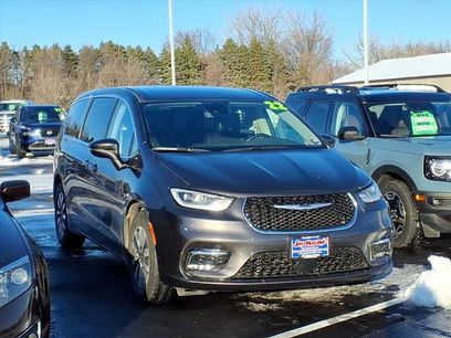 Used 2022 Chrysler Pacifica Touring-L