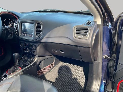 Used 2019 Jeep Compass Trailhawk w/ Leather Interior Group AWD/4WD image 18