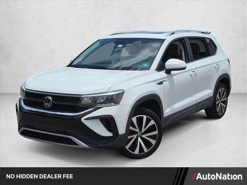 Used 2023 Volkswagen Taos SE w/ Panoramic Sunroof Package FWD image 1