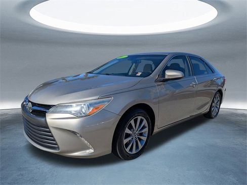 Used 2017 Toyota Camry XLE image 8