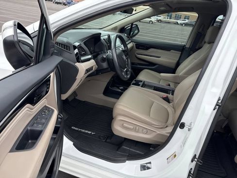 Used 2022 Honda Odyssey Touring image 2