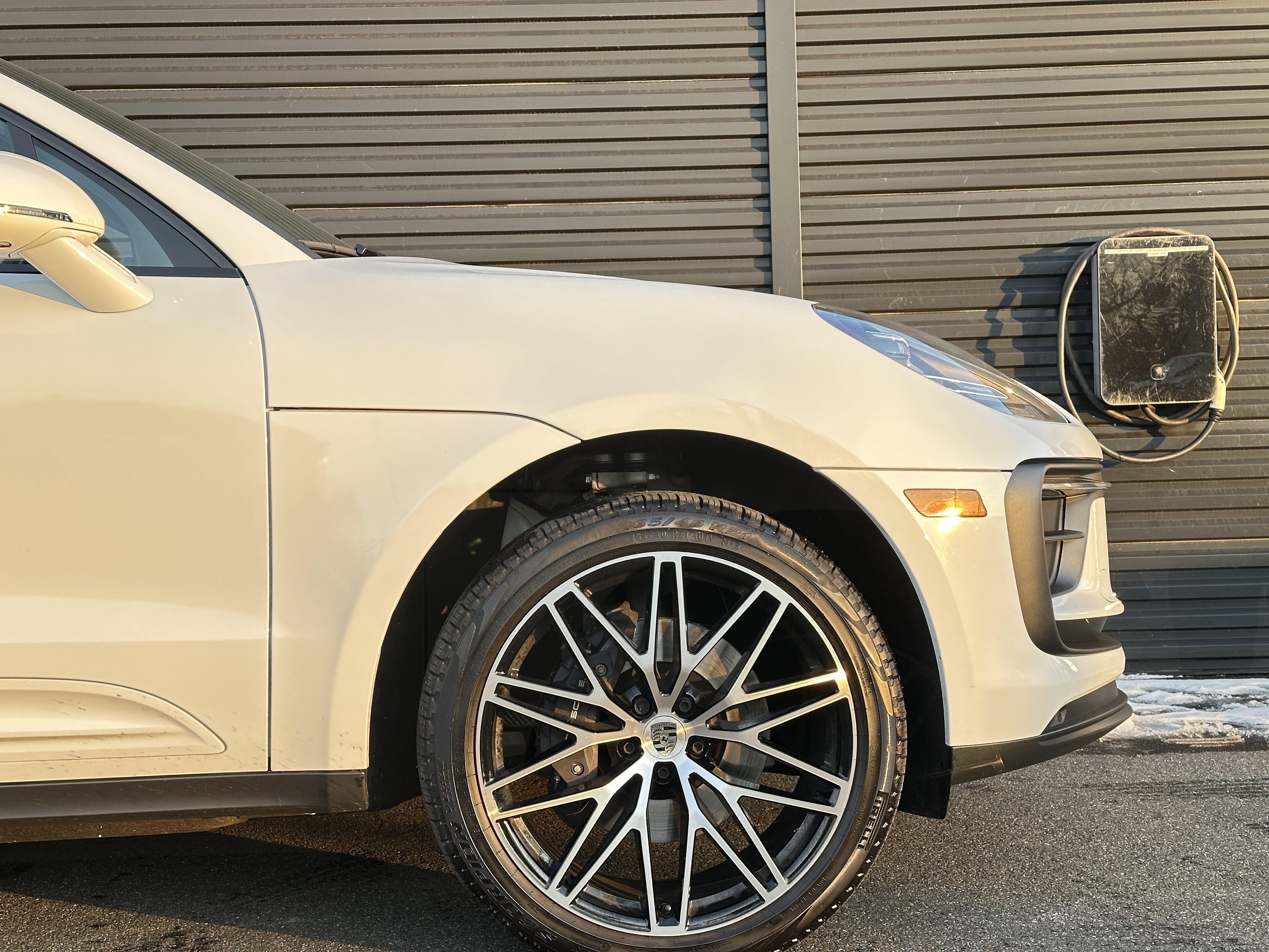 Certified 2025 Porsche Macan AWD/4WD image 12