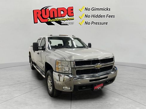 Used 2010 Chevrolet Silverado 2500 LT w/ Interior Plus Package AWD/4WD image 7