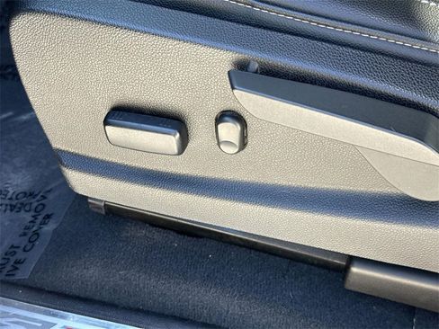 Used 2019 Chevrolet Colorado ZR2 w/ ZR2 Midnight Special Edition image 32