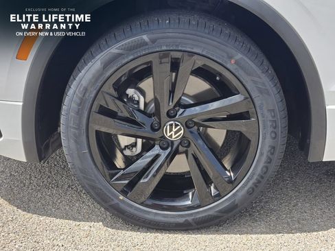 Used 2024 Volkswagen Tiguan SE R-Line FWD image 11
