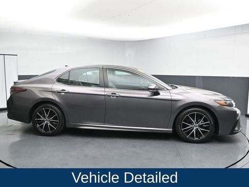 Used 2022 Toyota Camry SE w/ Convenience Package FWD image 12