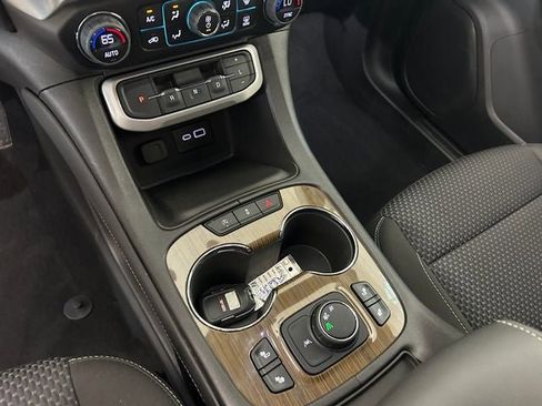 Used 2023 GMC Acadia SLE w/ Driver Convenience Package FWD image 20