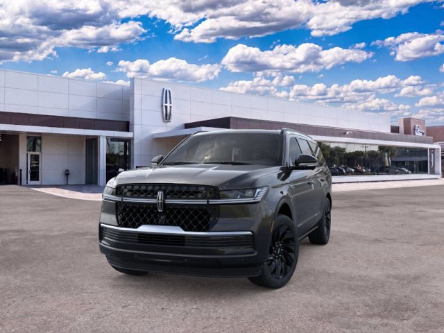 New 2026 Lincoln Navigator Reserve w/ Jet Appearance Package AWD/4WD image 2